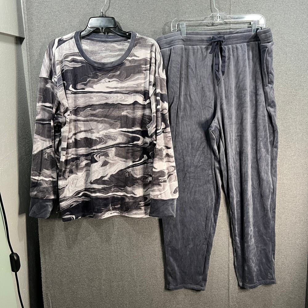Cuddl Duds Black and Gray Pajama Set